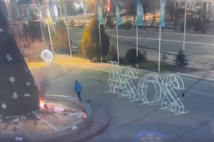 
                    Поджигателя новогодней елки задержали в Таразе
                