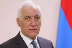 
                    Новый президент Армении Ваагн Хачатрян принес присягу
                