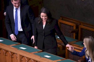 
                    Президентом Венгрии впервые стала женщина
                