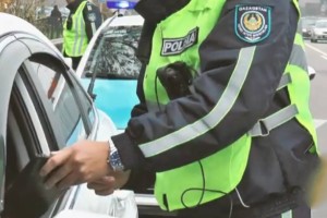 
                    Двое пьяных вандалов повредили теплую остановку в Астане
                