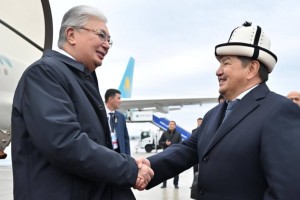 
                    Токаев прибыл в Бишкек
                