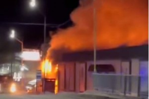 
                    Крупный пожар произошел в торговом доме в Есике Алматинской области
                