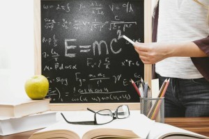 
                    Как платформа «Ұстаз» меняет подход к оценке педагогов в Казахстане 
                