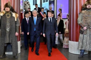 
                    Касым-Жомарт Токаев и Эмманюэль Макрон посетили Музей азиатских искусств Гиме
                