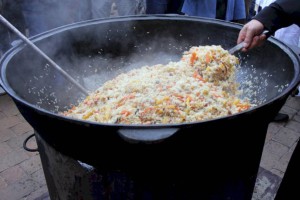 Жители приграничных сел Кыргызстана и Таджикистана провели акцию «Плов дружбы»