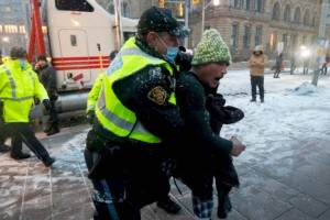 В Канаде арестованы более 100 участников «Конвоя свободы»