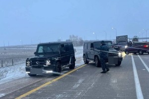 
                    Арестованы двое водителей на Gelandewagen за выезд на закрытую трассу
                