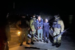 
                    Подозреваемые в убийстве около двух месяцев прятались от полиции в землянке в Алматы
                