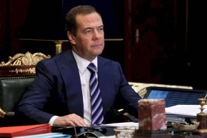 
                    Дмитрий Медведев назвал бедность ключевой проблемой России
                