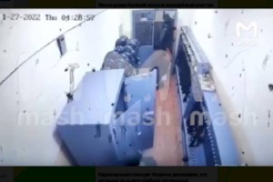 
                    Опубликовано видео расстрела солдатом Нацгвардии своих сослуживцев в Украине
                