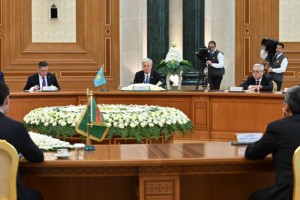 
                    Токаев провел переговоры с президентом Туркменистана в расширенном формате
                