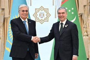 
                    Токаев прибыл в Туркменистан
                