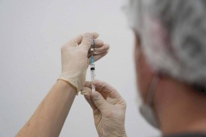 
                    В Турции начали прививать иностранцев от COVID-19 на платной основе
                