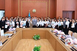 
                    Одаренных школьников наградили в Карагандинской области
                