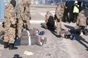 
                    Преступную группу на золотодобывающем предприятии задержали сотрудники МВД РК
                