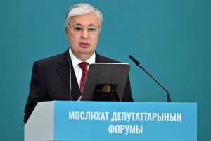 
                    Токаев поручил партиям повышать компетенцию депутатов маслихатов
                