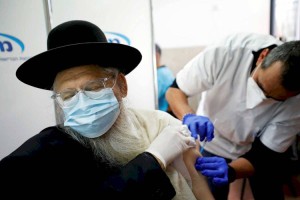 
                    Израиль одобрил к применению четвертую дозу вакцины от коронавируса
                