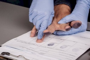 
                    Россия ввела обязательную дактилоскопию для трудовых мигрантов
                