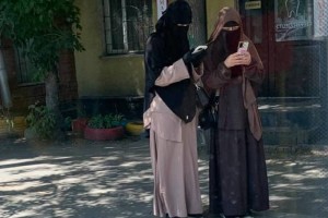 
                    Почему в Казахстане хотят запретить никаб: что за этим стоит
                