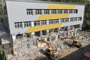 
                    Крупный строящийся объект в предгорье Алматы сносят по решению суда
                