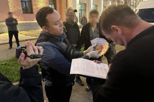 Угрожал расправой и оружием: вымогателя задержали в ВКО