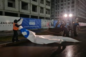 В Астане устраняют последствия ураганного ветра