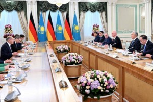 
                    Токаев провел переговоры с Федеральным канцлером Германии в расширенном составе
                