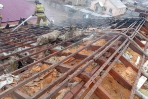 Пожилую женщину спас из пожара проходивший мимо оперативный дежурный в Атырау