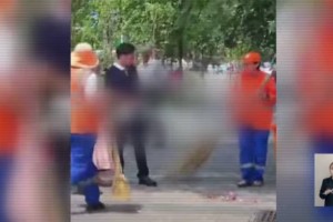 Пранк обернулся арестом: в Алматы осудили молодых людей за издевательства над уборщицей
