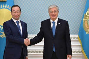 
                    Токаев принял главу Республики Саха
                