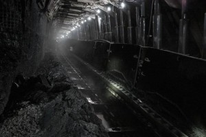 Число жертв аварии на шахте в Караганде возросло до 46