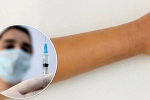 
                    На вакцинацию от коронавируса мужчина пришел с фальшивой рукой
                
