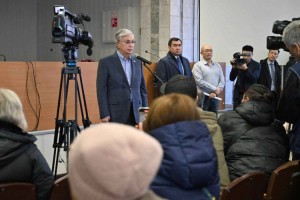 
                    Токаев встретился с семьями погибших шахтеров и выразил соболезнования
                