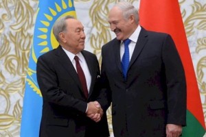 
                    Лукашенко поздравил Елбасы с Днем Первого Президента РК
                