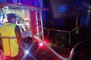 
                    С первого по девятый этаж горел электрокабель в высотке
                