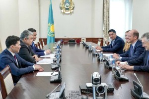 Казахстан расширяет международное спортивное сотрудничество: в Правительстве состоялись переговоры с FIBA