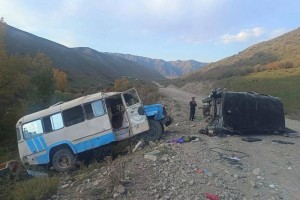 Один погиб и более 30 пострадали в ДТП в Алматинской области