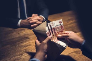 
                    На взятке попался руководитель аграрной кредитной корпорации
                