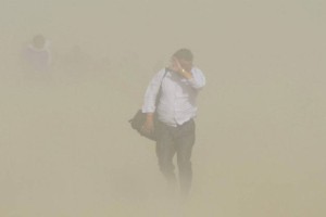 
                    Сотни жителей Ташкента обратились за медпомощью после пыльной бури
                