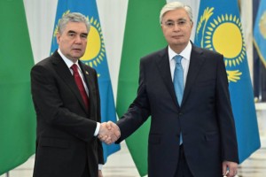 
                    Токаев: Казахско-туркменские отношения развиваются по восходящей
                