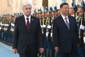 
                    Токаев лично встретил кортеж председателя КНР
                