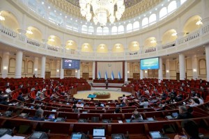 
                    В Узбекистане учредили символы президента – знак и штандарт
                
