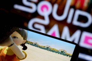 
                    Создатели «Игры в кальмара» могут заработать почти миллиард долларов
                