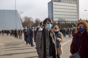 
                    Латвия объявила локдаун из-за низких темпов вакцинации
                