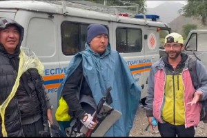 
                    Спасатели нашли туристов, потерявшихся в горах Алматы
                