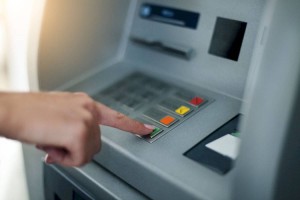 
                    Крайне необычный способ взлома банкомата использовали два грабителя в России
                