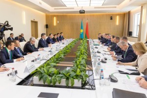 
                    Казахстан готов нарастить экспорт в Беларусь по 105 товарным позициям
                