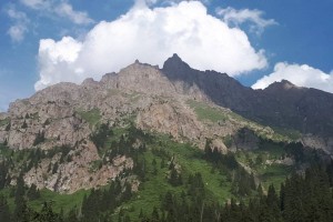
                    Туристку из Кореи спасли в горах Алматы
                