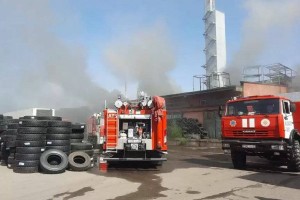 
                    Пожарные предотвратили взрыв в цехе в Алматы
                