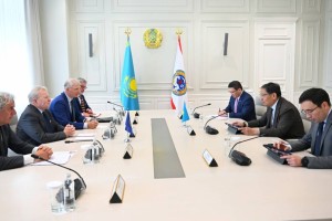 
                    Ерболат Досаев встретился с Европейским комиссаром Янушем Войцеховским
                